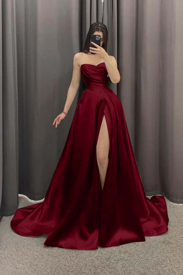 Weißes, schulterfreies, herzförmiges Brautkleid in A-Linie mit hohem Schlitz