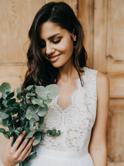 Ärmelloses Spitzen-Boho-Hochzeitskleid