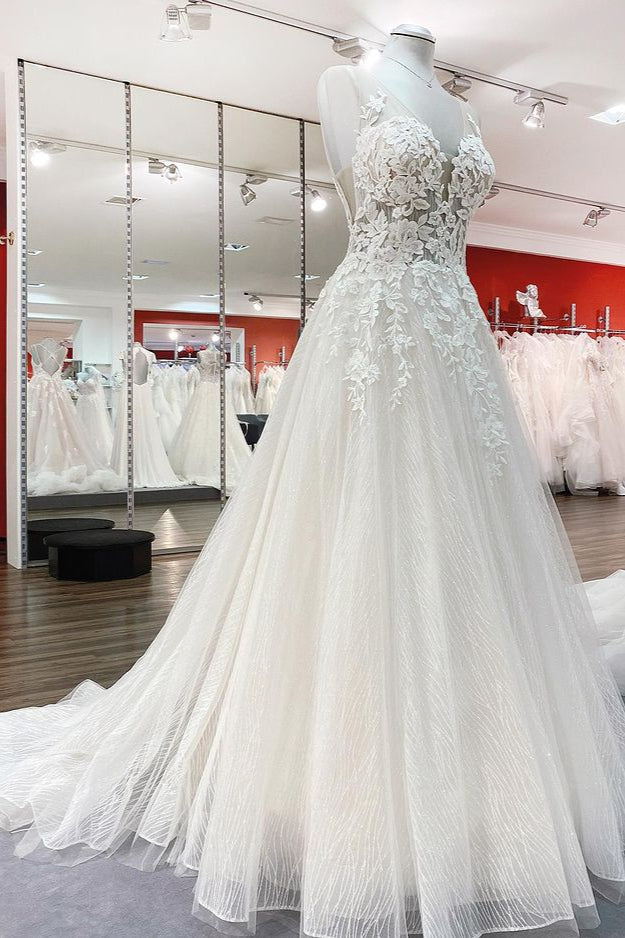Atemberaubendes, langes, herzförmiges Tüll-Brautkleid in A-Linie mit offenem Rücken und applizierten Rüschen