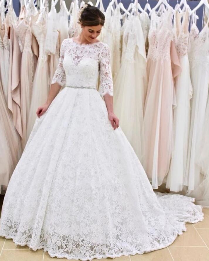 A-Linie, rückenfreies, langes Brautkleid mit Spitze und Ärmeln