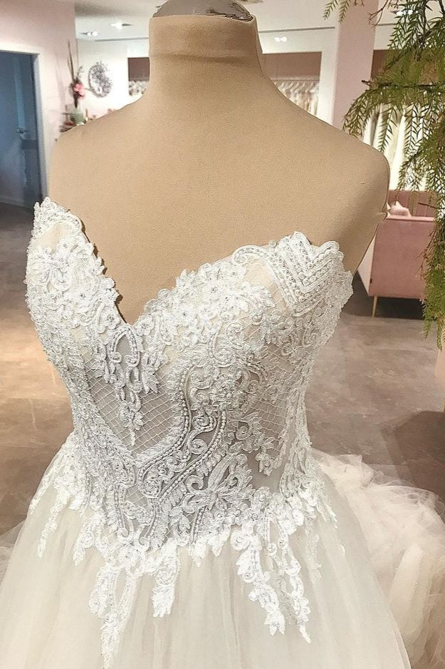 A-Linie, herzförmiges, rückenfreies, bodenlanges Brautkleid aus Spitze mit Tüllapplikationen