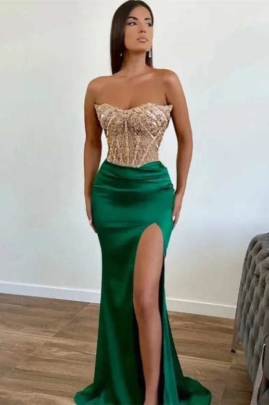 Dunkelgrünes, perlenbesetztes Meerjungfrau-Abschlussballkleid, trägerloses Kleid mit Schlitz und Pailletten