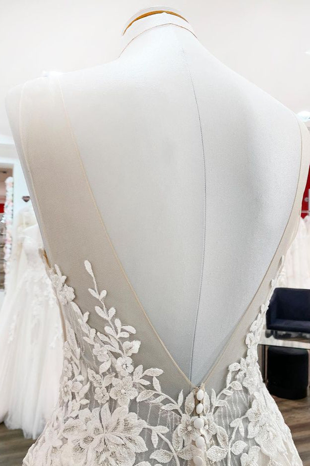 Atemberaubendes, langes, herzförmiges Tüll-Brautkleid in A-Linie mit offenem Rücken und applizierten Rüschen