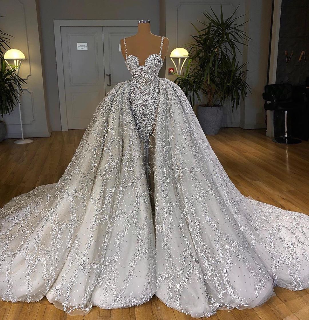 Brillantes Schatz-Pailletten-Meerjungfrau-Brautkleid mit Rüschenschleppe