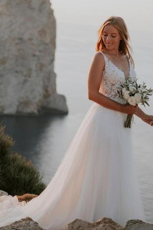 Bescheidenes, langes Boho-Brautkleid in A-Linie mit V-Ausschnitt und rückenfreiem Spitzen-Tüll