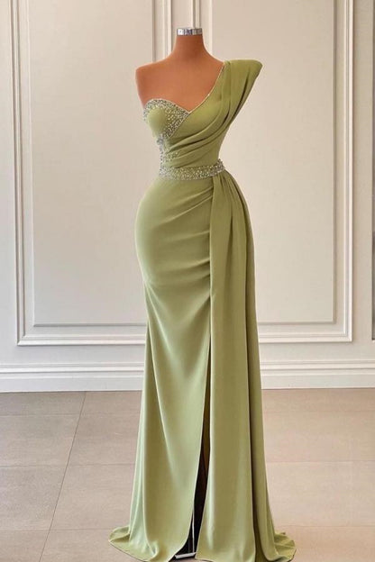 Salbeifarbenes One-Shoulder-Schlitz-Meerjungfrau-Abschlussballkleid mit Perlen