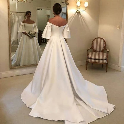 A-Linie, schulterfreies, kurzärmliges Brautkleid mit Rüschen