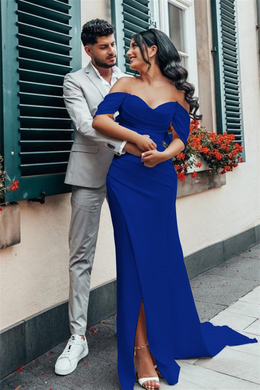 Schulterfreies Charmeuse-Brautkleid mit Schlitz