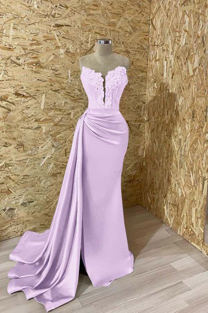 Ärmelloses Meerjungfrau-Abschlussballkleid mit Schlitz und Applikationen