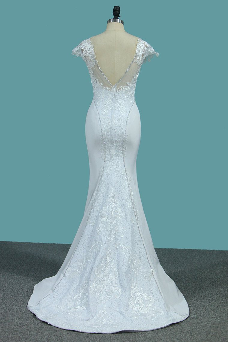 Bateau-Brautkleid im Meerjungfrau-Stil mit Perlen und Spitzenapplikationen