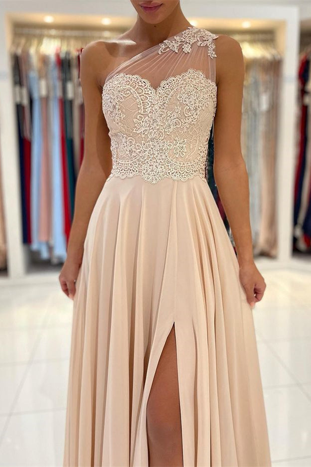 One-Shoulder-Abschlussballkleid mit Spitzenapplikationen und Schlitz