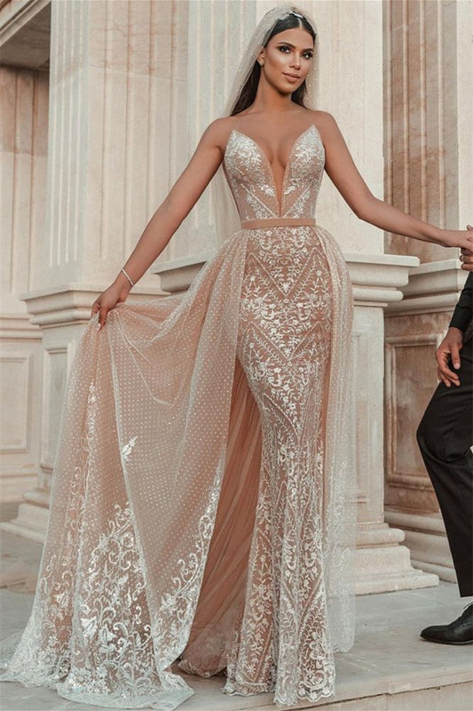 Brautkleid im Meerjungfrau-Stil mit Spaghettiträgern und applizierten Rüschen