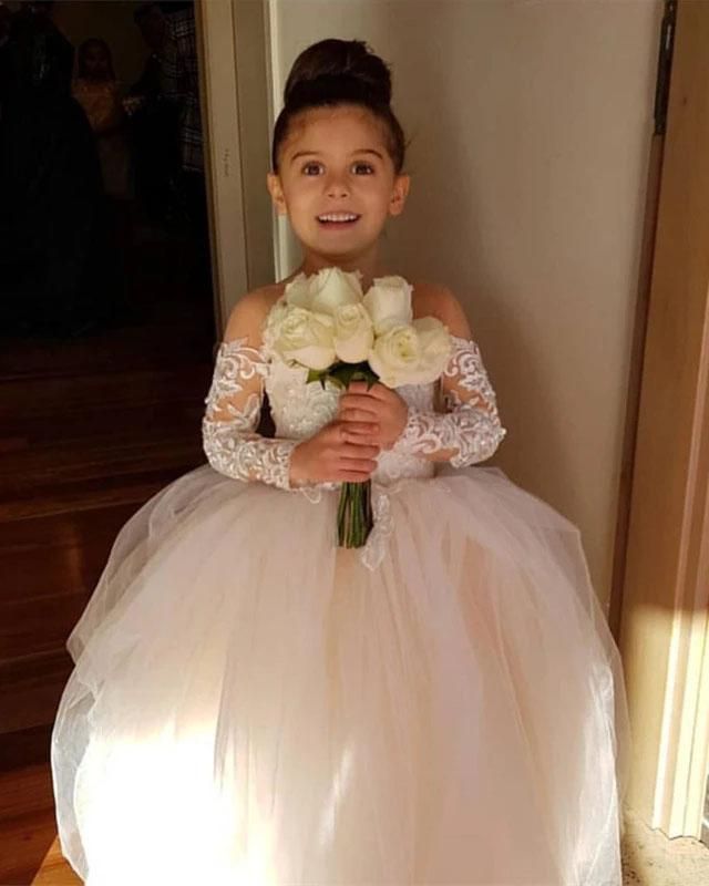 Kaufen Sie Wunderschöne Blumenmädchenkleider Günstig online bei babyonlinedress.de. Kinder Hochzeitskleider Online für Sie zur Hochzeit gehen.