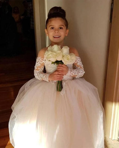 Kaufen Sie Wunderschöne Blumenmädchenkleider Günstig online bei babyonlinedress.de. Kinder Hochzeitskleider Online für Sie zur Hochzeit gehen.