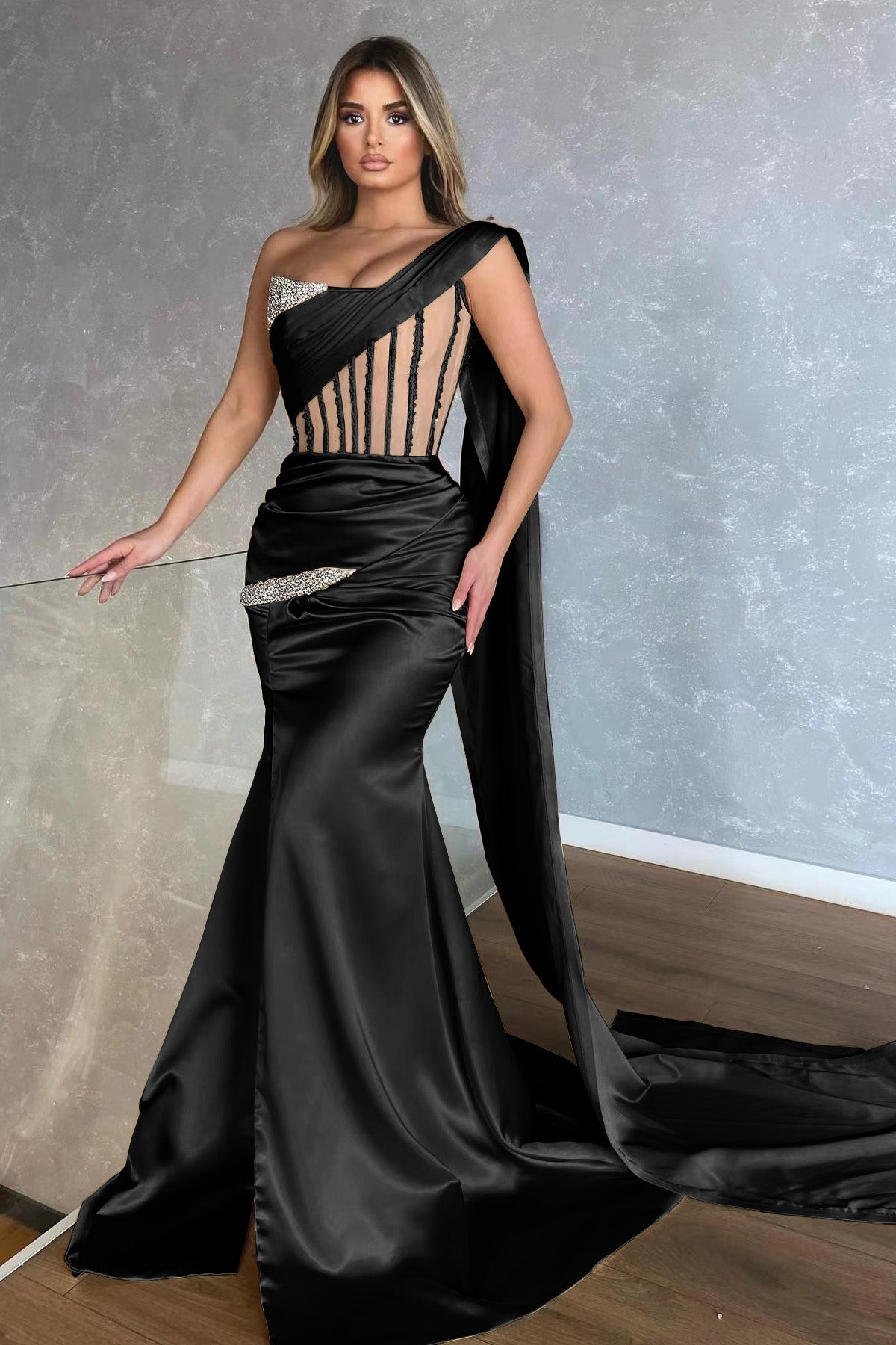 Erstaunliches, schulterfreies, ärmelloses Meerjungfrau-Abschlussballkleid in Champagner mit Schlitzrüschen
