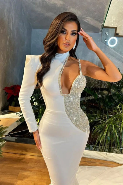 Wunderschönes weißes One-Shoulder-Abschlussballkleid im Meerjungfrau-Stil mit Cut-Outs