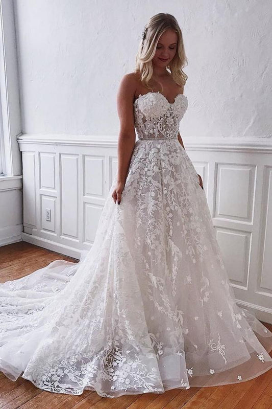 Bodenlanges A-Linien-Brautkleid mit herzförmiger Spitze