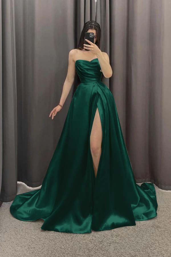 Weißes, schulterfreies, herzförmiges Brautkleid in A-Linie mit hohem Schlitz