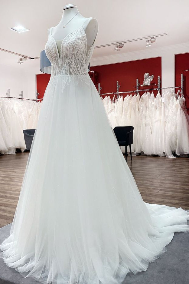 Ärmelloses, rückenfreies Brautkleid mit V-Ausschnitt, Pailletten, Rüschen und A-Linie-Tüll