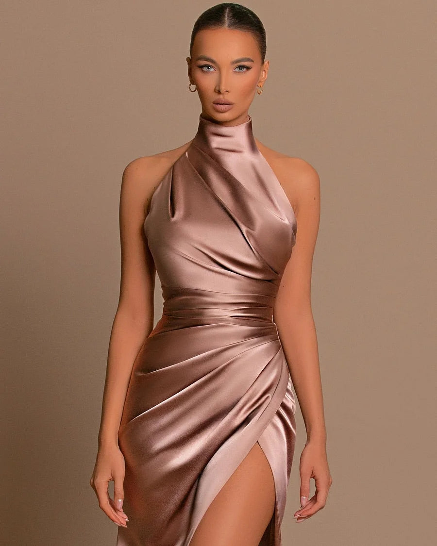Lila Ballkleid, ärmellos, Meerjungfrau-Neckholder mit hohem Schlitz