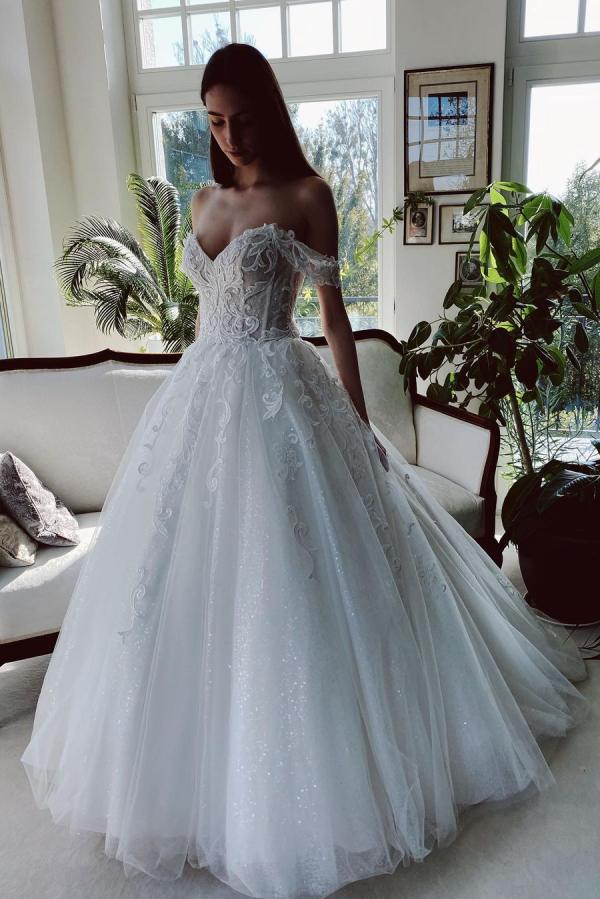 Bezauberndes langes A-Linien-Brautkleid aus Tüll mit schulterfreiem Ausschnitt