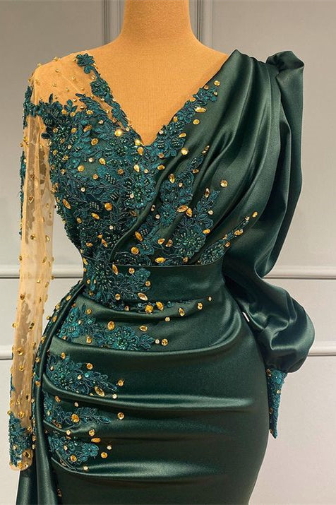 Dunkelgrünes Abendkleid mit V-Ausschnitt, langen Ärmeln und Spitzenapplikationen