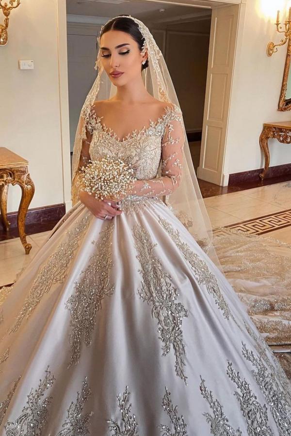 Wunderschönes herzförmiges, langärmliges Satin-Brautkleid mit Perlenverzierung