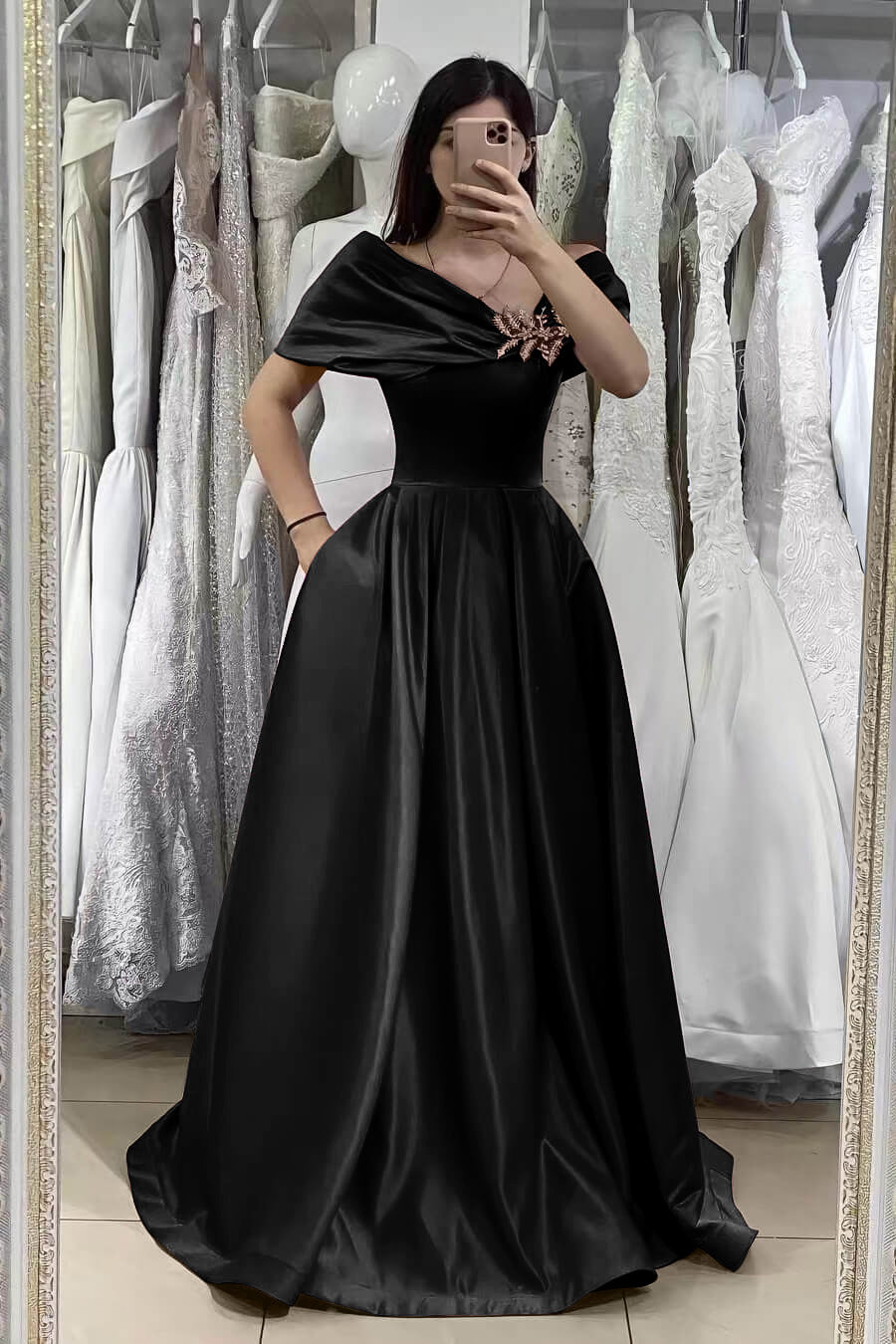 Wunderschönes fuchsiafarbenes, schulterfreies A-Linie-Abschlussballkleid im Meerjungfrau-Stil mit Perlenverzierung online