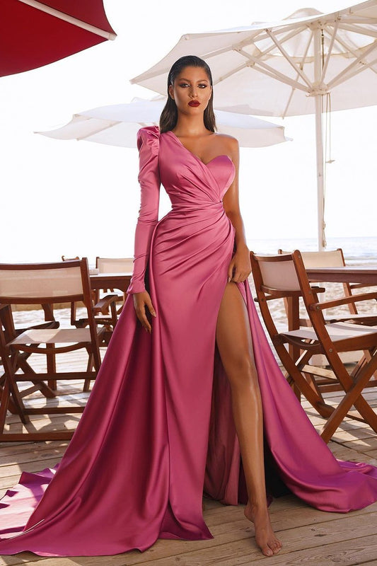 One-Shoulder-Abschlussballkleid mit langen Ärmeln und Schlitz