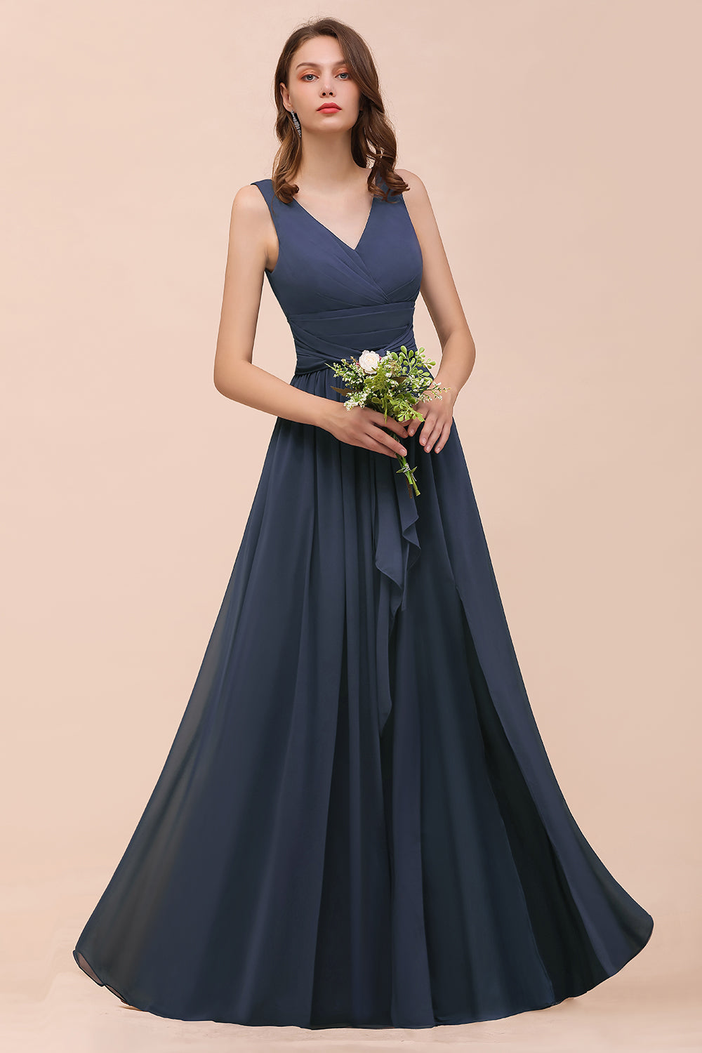Babyonlinedress.de beitet Große Auswah von Grau Brautjungfernkleider Lang Günstig. Chiffon Kleider Hochzeitsparty für Sie zur Hochzeit gehen.