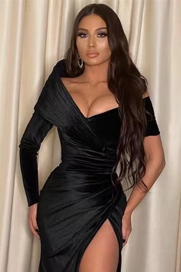 Schwarzes, schulterfreies, langärmliges Ballkleid mit Schlitz im Meerjungfrau-Stil