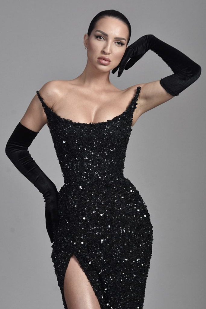 Elegantes schwarzes langes Abendkleid mit Pailletten, halben Ärmeln und Schlitz
