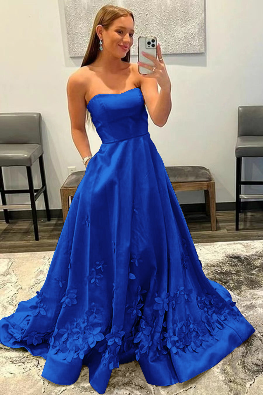 Babyblaues, trägerloses, ärmelloses Abendkleid mit Applikationen online