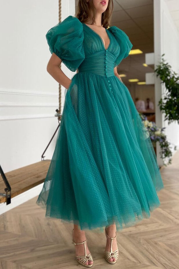 Dunkelgrünes Tüll-Abendkleid mit V-Ausschnitt, A-Linie, kurze Ärmel, gerüscht
