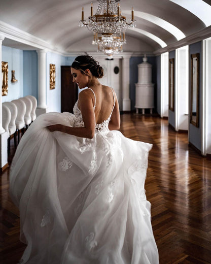 A-Linien-Brautkleid mit Spaghettiträgern, Spitze und Tüll