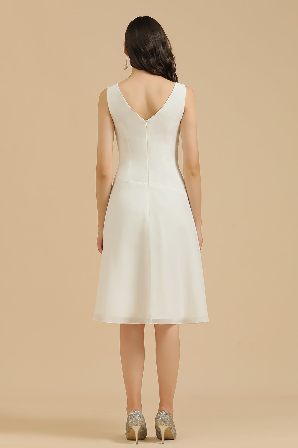 Babyonlinedress.de bietet Große Ausschwal von Schlichtes Brautjungfernkleider Weiß online. Kurze Kleider Für Brautjungfern mit hocher Qualität bekommen.
