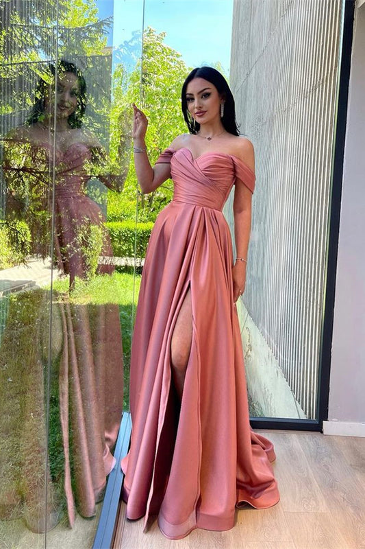 Herrliches, schulterfreies Abendkleid in Altrosa mit Schlitz vorne und Herzausschnitt