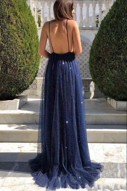 Dunkelblaues Ballkleid mit Spaghettiträgern und Pailletten