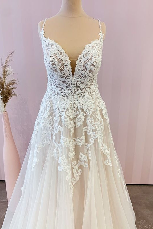 Atemberaubendes Brautkleid in A-Linie, Spaghettiträger, Tüll, bodenlang, mit Spitzenapplikationen