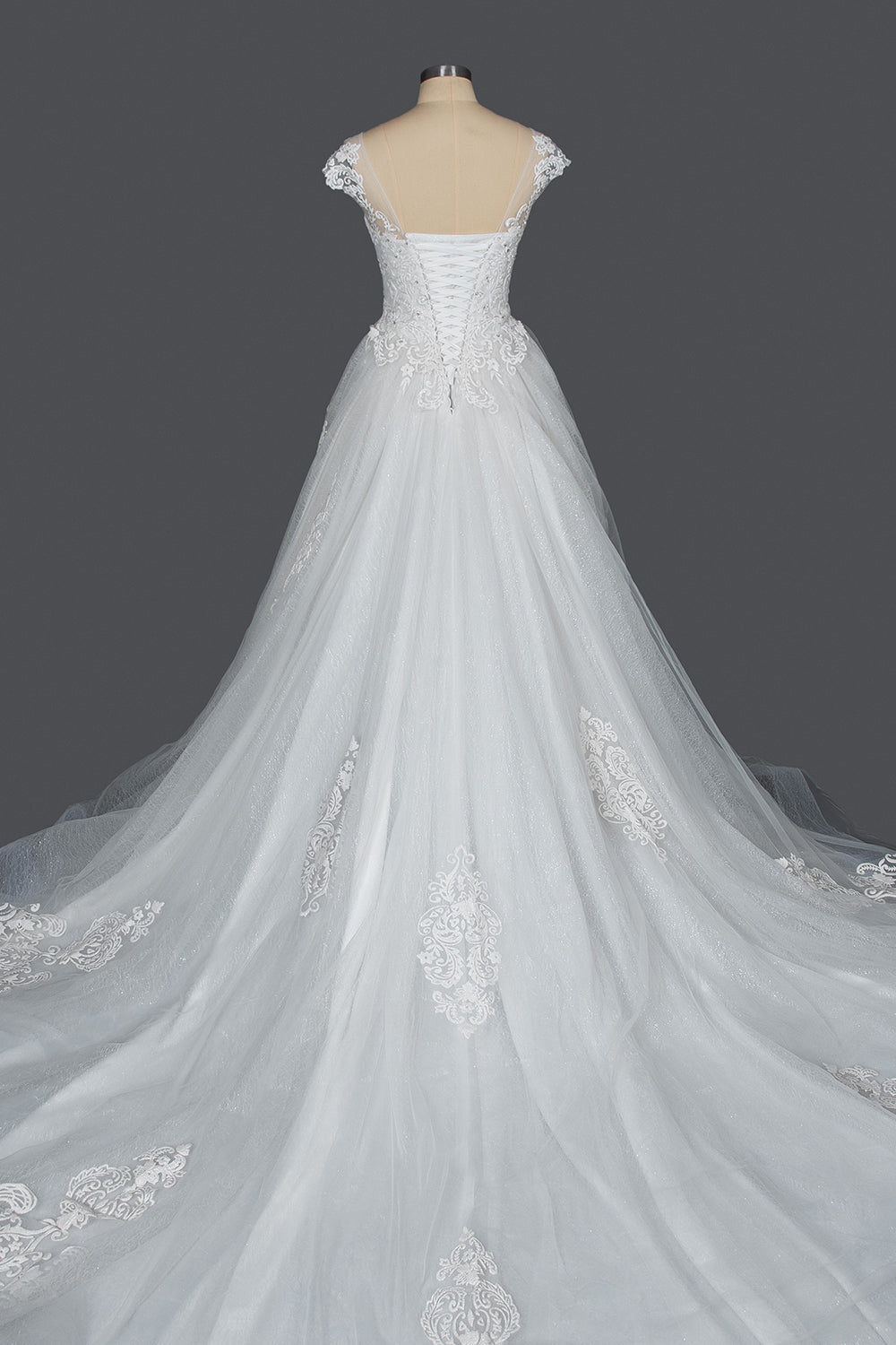 Elegantes Ballkleid-Hochzeitskleid aus transparentem Tüll mit Flügelärmeln, Spitze und V-Ausschnitt