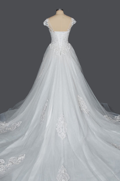 Elegantes Ballkleid-Hochzeitskleid aus transparentem Tüll mit Flügelärmeln, Spitze und V-Ausschnitt