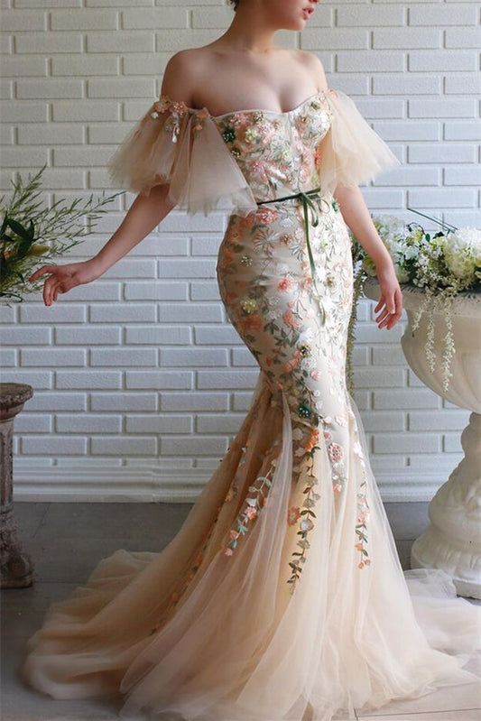Schulterfreies, trägerloses Blumen-Abendkleid im Meerjungfrau-Stil mit Perlen und Applikationen