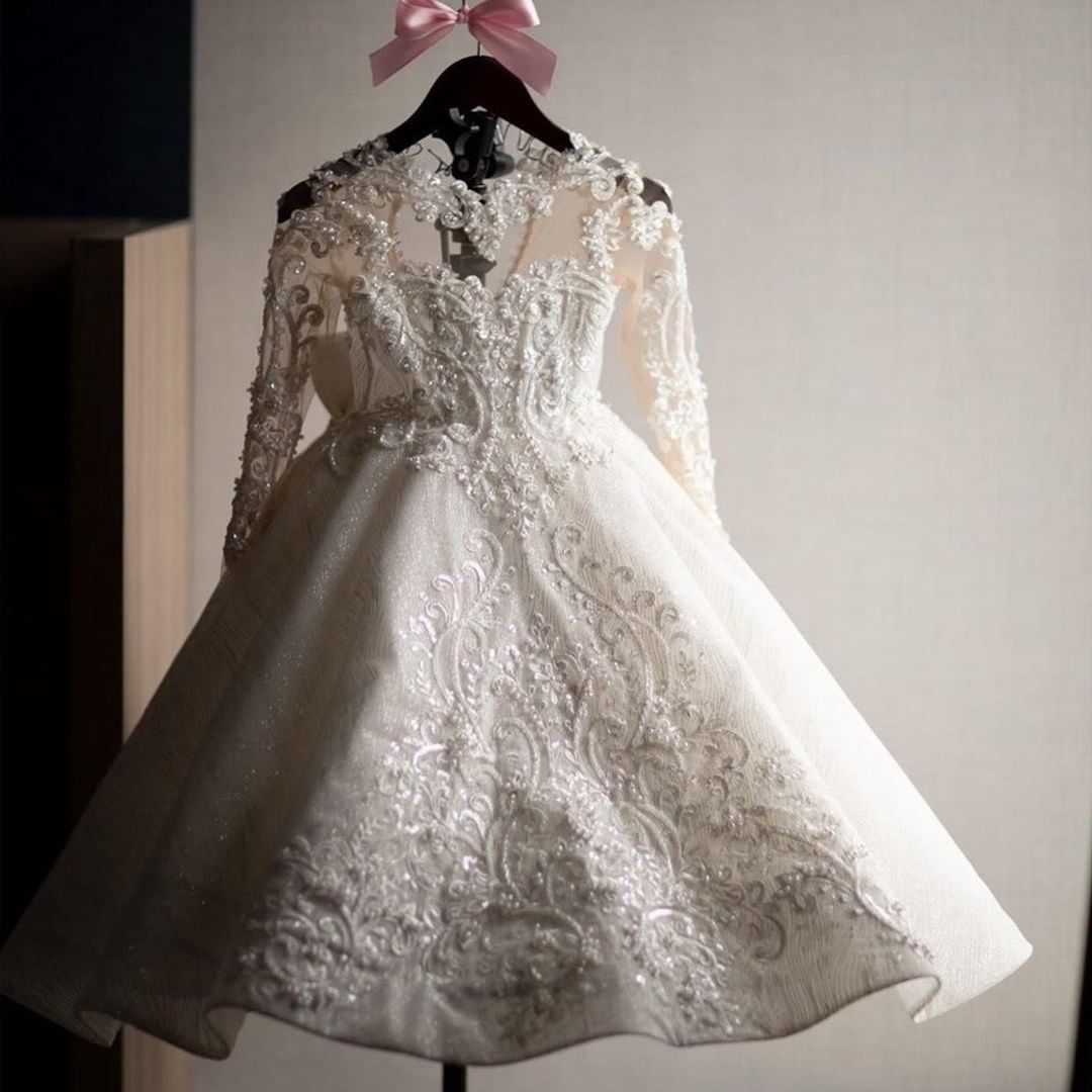 Suchen Sie Hochzeitskleider für Kinder online bei babyonlinedress.de. Blumenmädchen Kleid nach maß Anfertigen online.