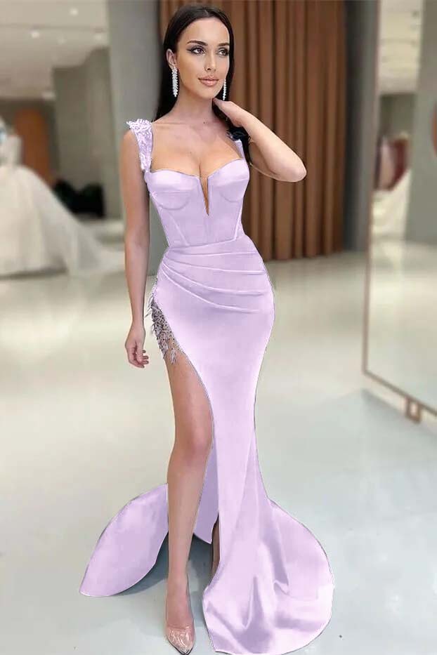 Wunderschönes schwarzes Ballkleid mit V-Ausschnitt, geteilter Meerjungfrau und ärmellosen Perlen