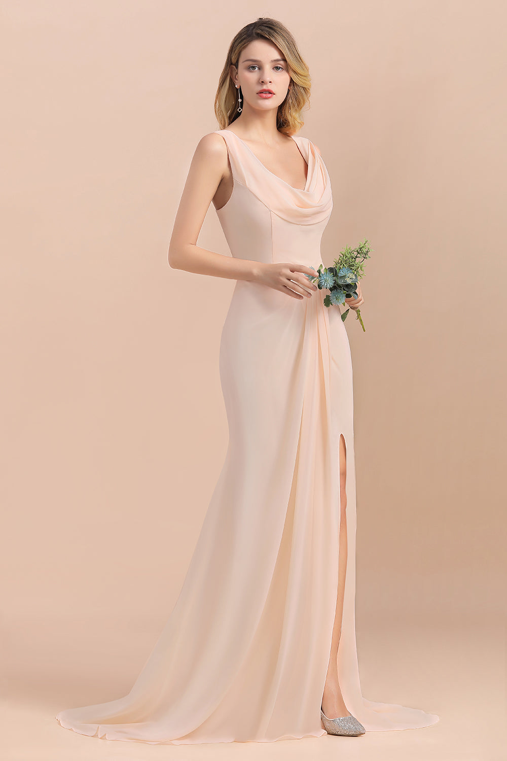 Bestellen Sie Champagne Brautjungfernkleider Lang online bei babyonlinedress.de. Chiffon Kleider Für Brautjungfern für Sie zur Hochzeit gehen.