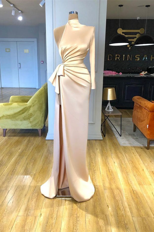 Champagnerfarbenes, hochgeschlossenes, langärmliges Meerjungfrau-Abschlussballkleid mit Schlitz