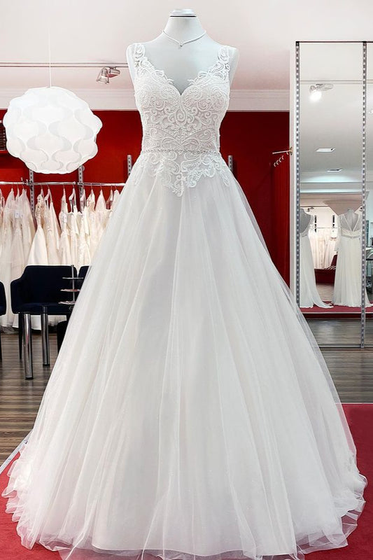 Elegantes, langes, bodenlanges Brautkleid mit Tüll-Schatz in A-Linie