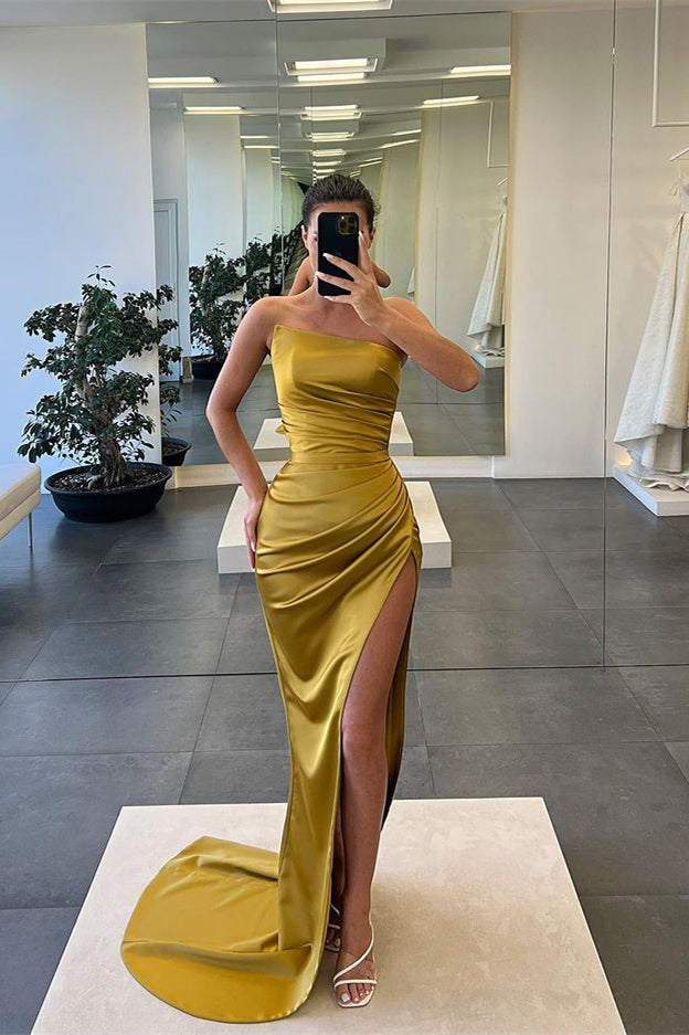 Ärmelloses, trägerloses, langes Abendkleid im Meerjungfrau-Stil mit Schlitz