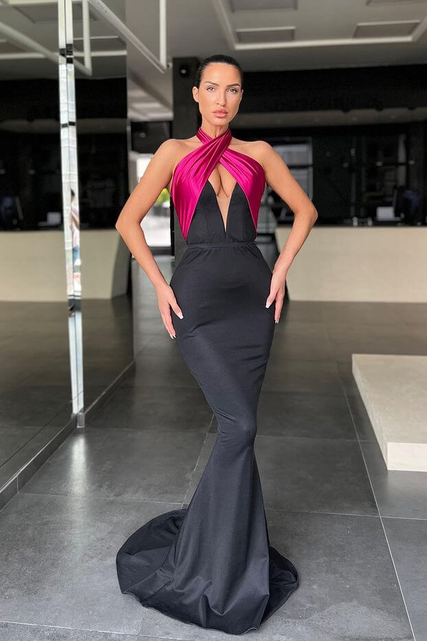Wunderschönes, langärmeliges Meerjungfrau-Abendkleid mit Neckholder im Angebot
