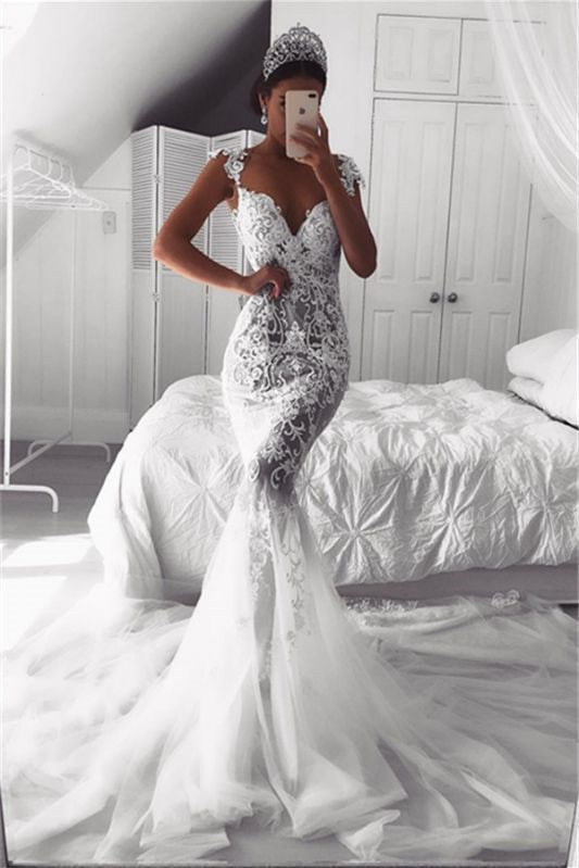 Elegantes Meerjungfrau-Brautkleid mit Flügelärmeln, Spitzenapplikationen und Reißverschluss am Rücken